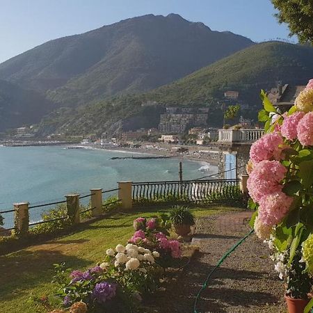 Villa Tramonto 레반토 외부 사진